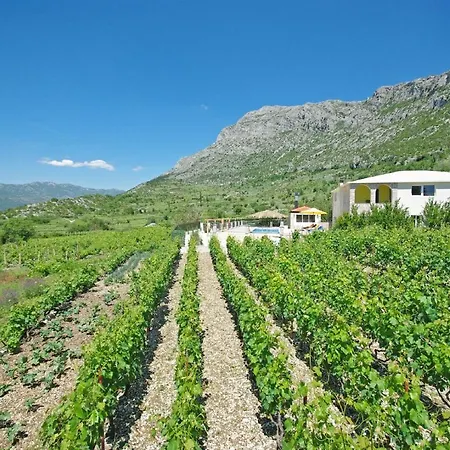 Hébergement de vacances Nova With Private Heating Pool And Jacuzzi