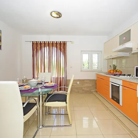 Hébergement de vacances Nova With Private Heating Pool And Jacuzzi