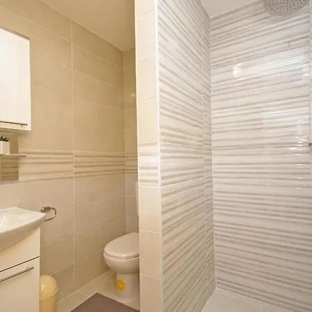 Nova With Private Heating Pool And Jacuzzi * Zavojane