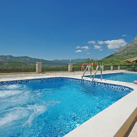 Nova With Private Heating Pool And Jacuzzi Zavojane