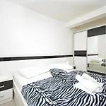 Nova With Private Heating Pool And Jacuzzi *