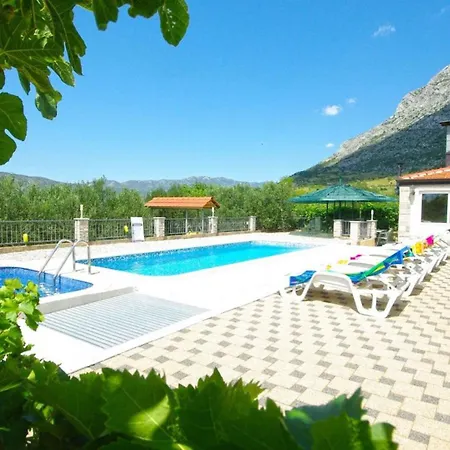 בית נופש Nova With Private Heating Pool And Jacuzzi *