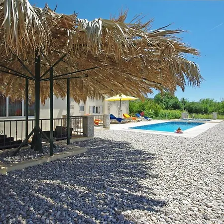 Nova With Private Heating Pool And Jacuzzi Semesterbostad *