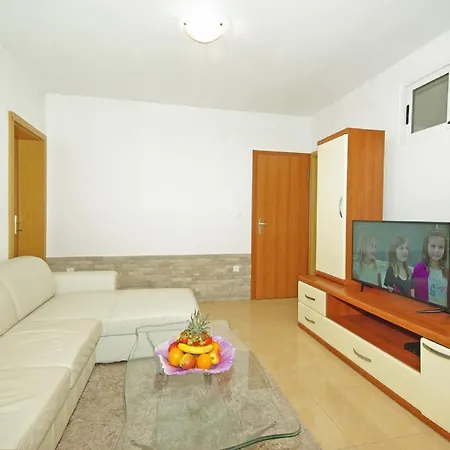 Semesterbostad Nova With Private Heating Pool And Jacuzzi