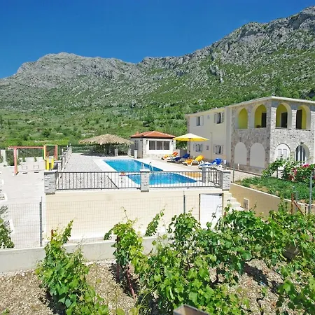 Nova With Private Heating Pool And Jacuzzi Zavojane