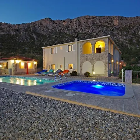 Nova With Private Heating Pool And Jacuzzi * Zavojane