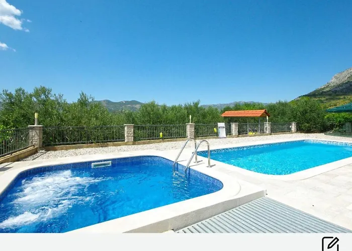 Nova With Private Heating Pool And Jacuzzi Feriehus