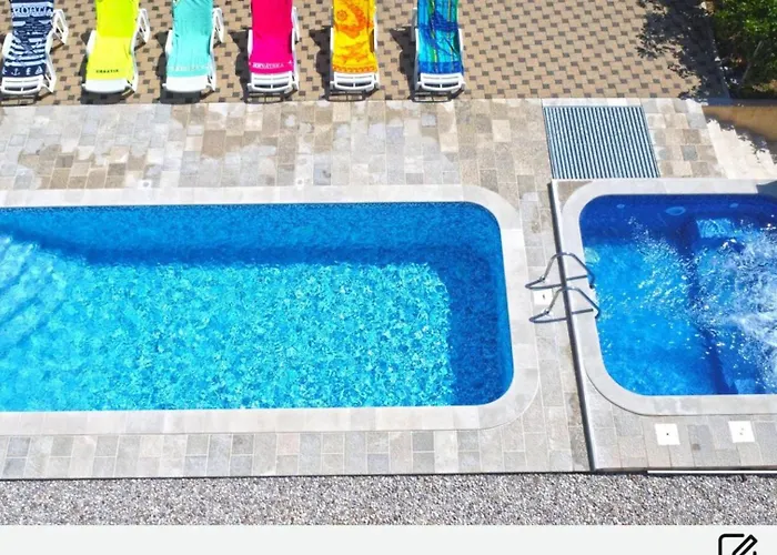 Nova With Private Heating Pool And Jacuzzi Feriehus Zavojane