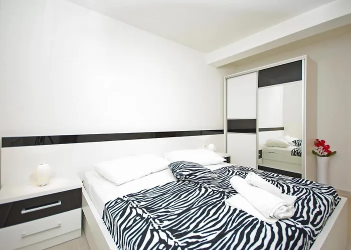 Nova With Private Heating Pool And Jacuzzi *