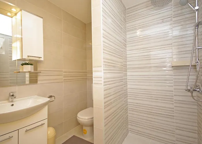 Nova With Private Heating Pool And Jacuzzi * Zavojane